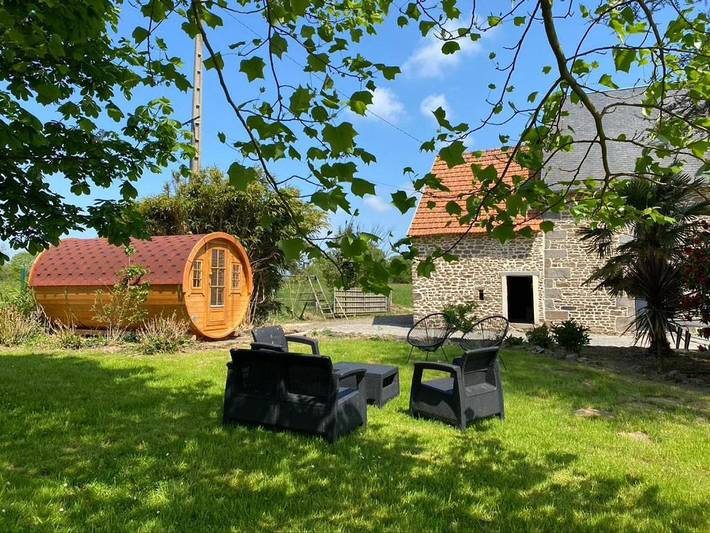 Location de vacances pour 20 personnes, avec jardin et jacuzzi à Le Luot