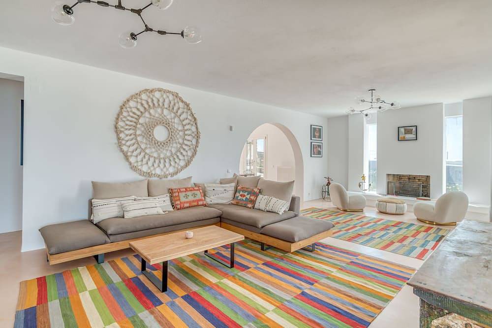 Fantastic waterfront villa on the Greek island of Paros in Parasporos, Paros