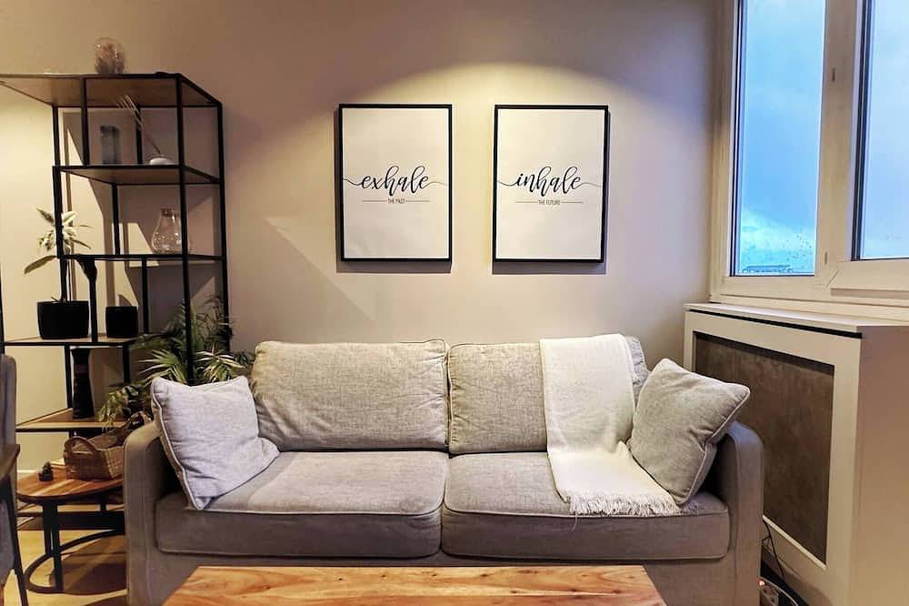 Entire apartment, Le Lolive modern 2P apartment in Pantin in Pantin, Seine-Saint-Denis