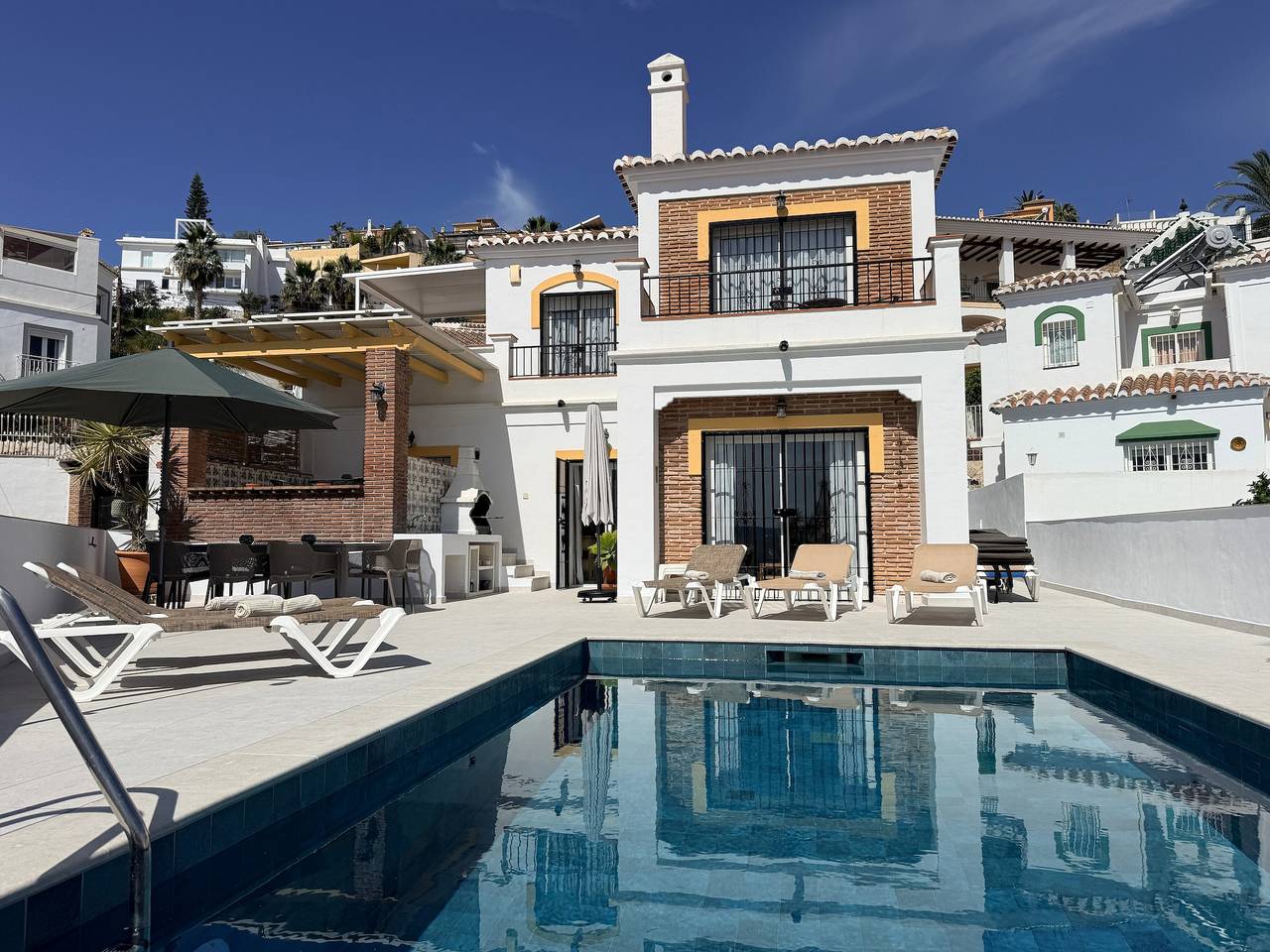 Villa "Salida Del Sol" with Sea & Mountain View, Heated Pool & Terrace in Urbanización Punta Lara, Nerja