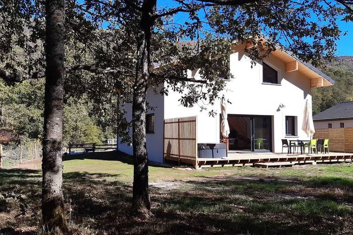 Location de vacances pour 10 personnes, avec Terrasse et Jardin à Perles-et-Castelet