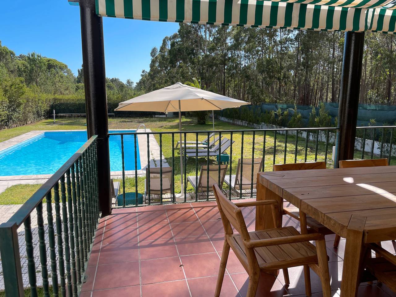 Cottage 'Casa Dos Pinheiros' con Piscina Privata, Wi-Fi e Aria Condizionata in Costa Alentejana