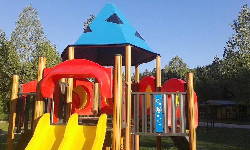 Location de vacances pour 6 personnes, avec Balcon et Terrasse ainsi que Jardin et Bassin pour enfant à Campdevànol