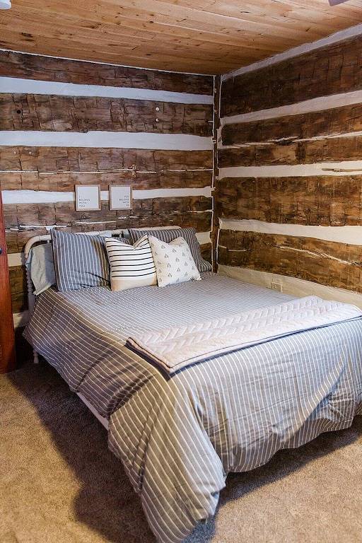 Schöne, historische Blockhütte für Familien / Paare Kurzurlaub riesigen Whirlpool in Elkhart County