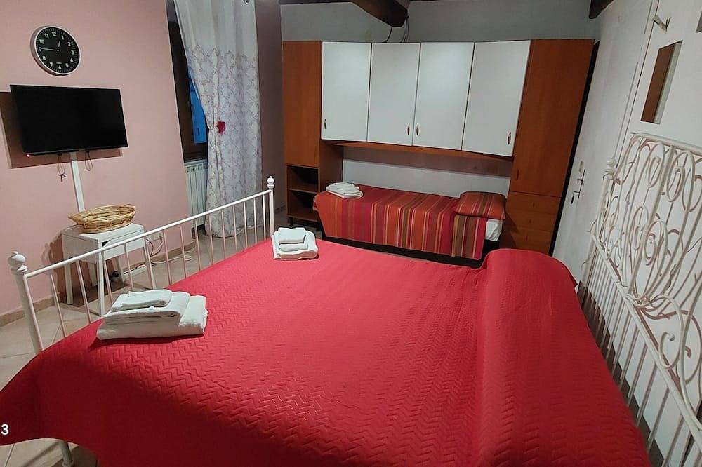 Mountain retreat in Basati, Seravezza—rustic charm, stunning views, near the sea in Seravezza, Italienische Riviera