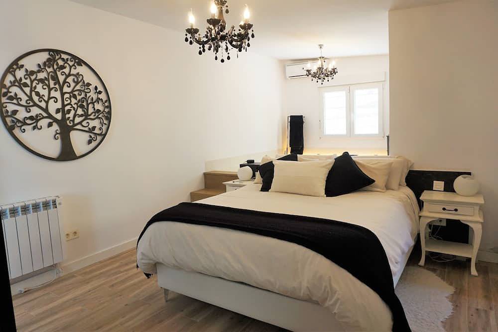 Finca La Caprichosa, Piscina climatizada y Jacuzzi in Lillo, Provincia de Toledo