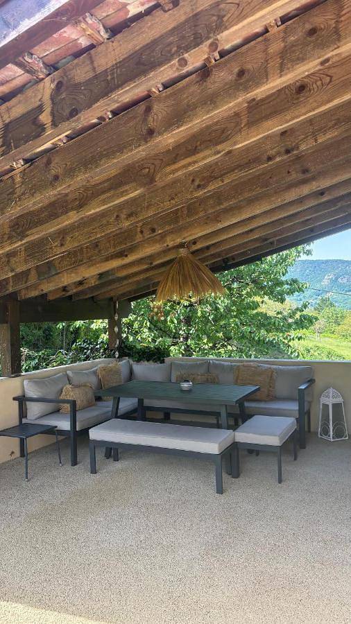 Gîte pour 2 personnes, avec Jacuzzi et Terrasse ainsi que Jardin et Piscine à Saint-Just-de-Claix - 2