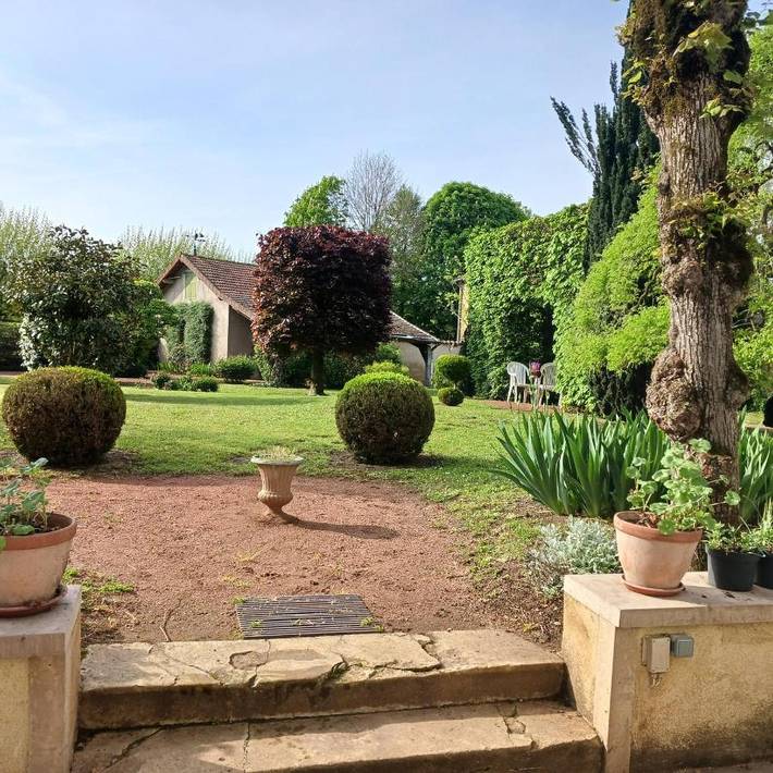 Location de vacances pour 13 personnes, avec jardin, animaux acceptés à Charlieu - 2