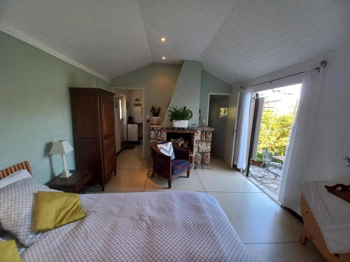 Appartement entier, Studio Apartment in Bargemon, Région de Draguignan