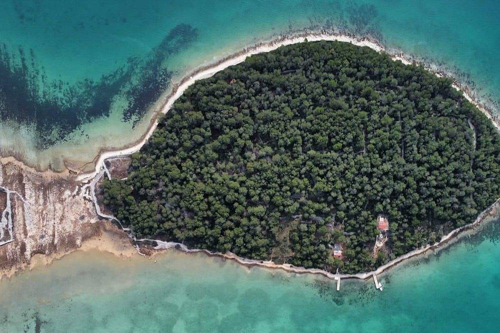 Neues Ferienhaus mit 2 Terrassen, direkt am Meer - ein Traum umgeben von Wald in Betina, Općina Murter-Kornati