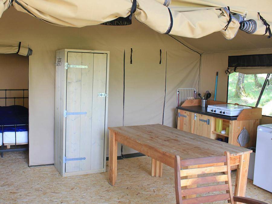 Camping Sites et Paysages - L'Etang de Brissac  - Tente 5 personnes - Tente Insolite Nature Confort Lodge 2 ch - Sans sanitaires in Brissac-Quincé, Région d'Angers