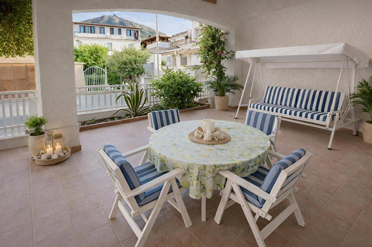 Ganze Wohnung, Sea Breeze Terrace Retreat on the Sicilian Coast in Mongiove, Patti