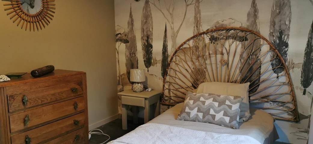 Location de vacances pour 3 personnes, avec vue et piscine ainsi que jardin et terrasse à Auriac-sur-Vendinelle - 4