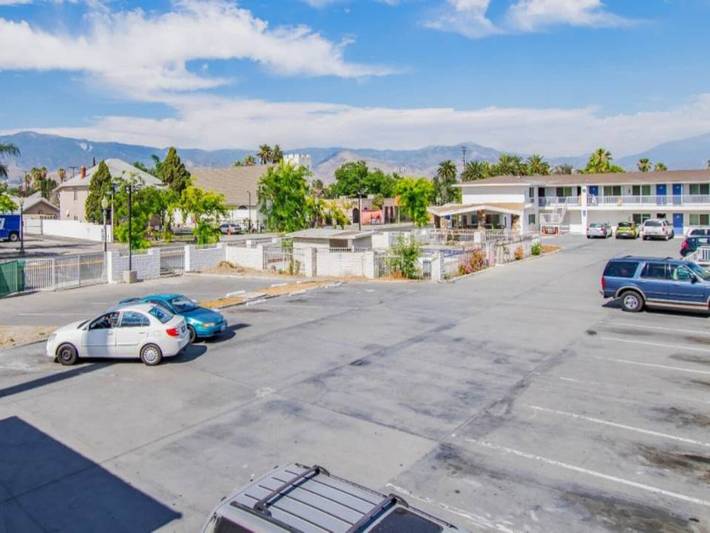 Ganze Wohnung, Modernes 1 Kingsize -bett Mit Freiem Wlan in San Bernardino, San Bernardino County