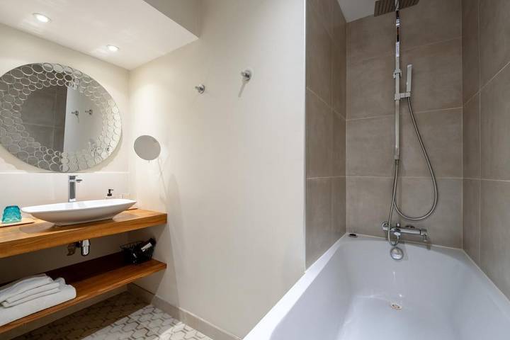 Maison d’hôte pour 4 personnes, avec sauna et piscine ainsi que jacuzzi et jardin à Lagnes - 2