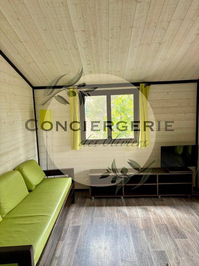 Gîte pour 6 personnes, avec vue et terrasse ainsi que piscine et sauna à Solliès-Toucas - 4