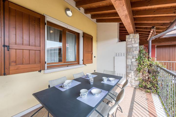 Appartamento intero, Appartamento Borgo delle Colline con piscina, terrazza e Wi-Fi - animali ammessi in Manerba del Garda, Prealpi Gardesane