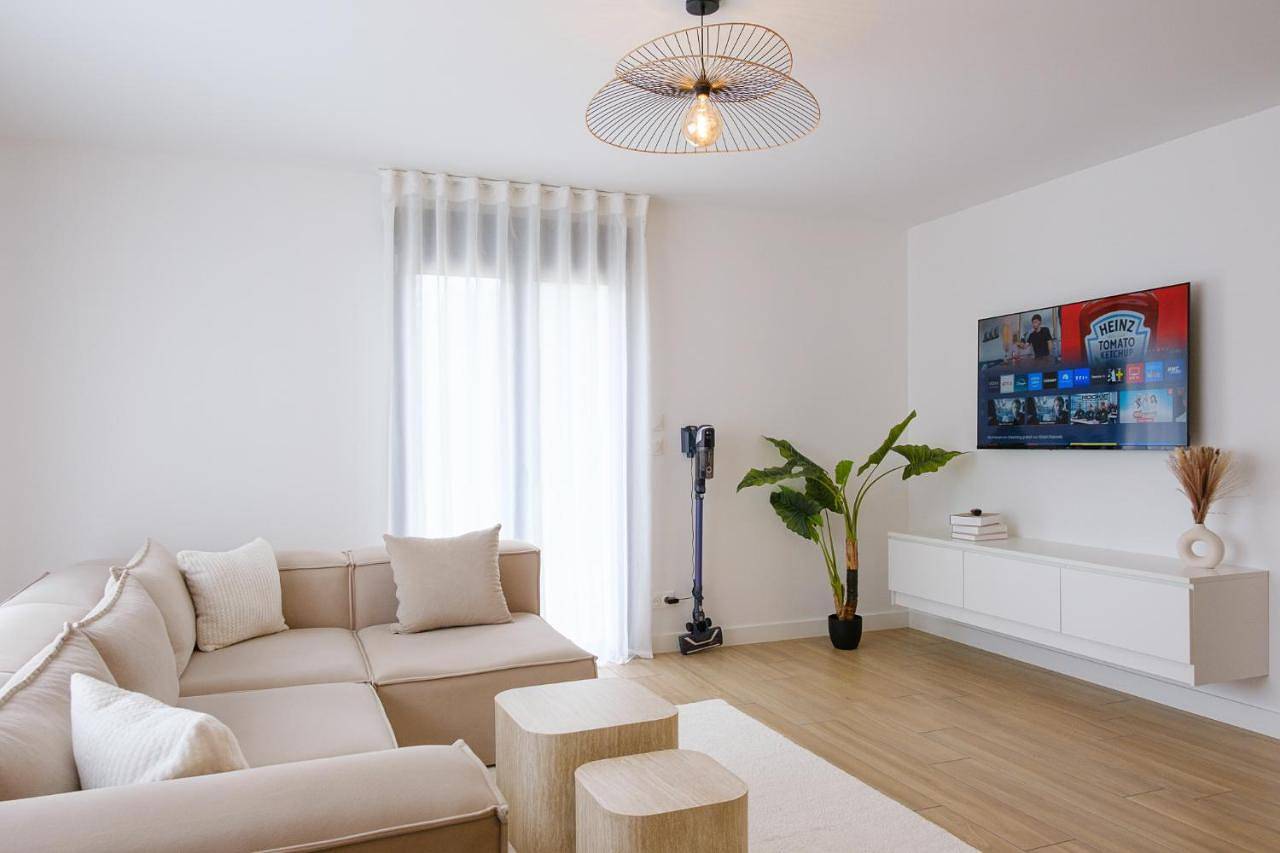 Maison spacieuse au calme - parking privé - 8 personnes in Larnaud, Jura