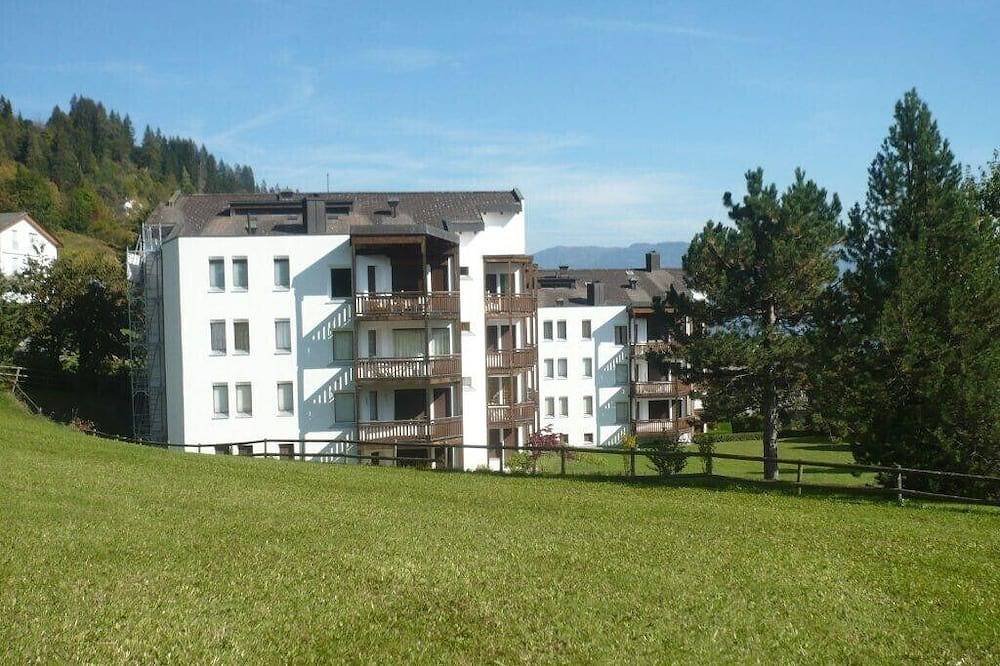 Ganze Wohnung, Sonnige, grosszügige 4.5-Zimmerwohnung, 3 Schlafzimmer, 2 Badezimmer, 6 Personen in Flims-Dorf, Flims
