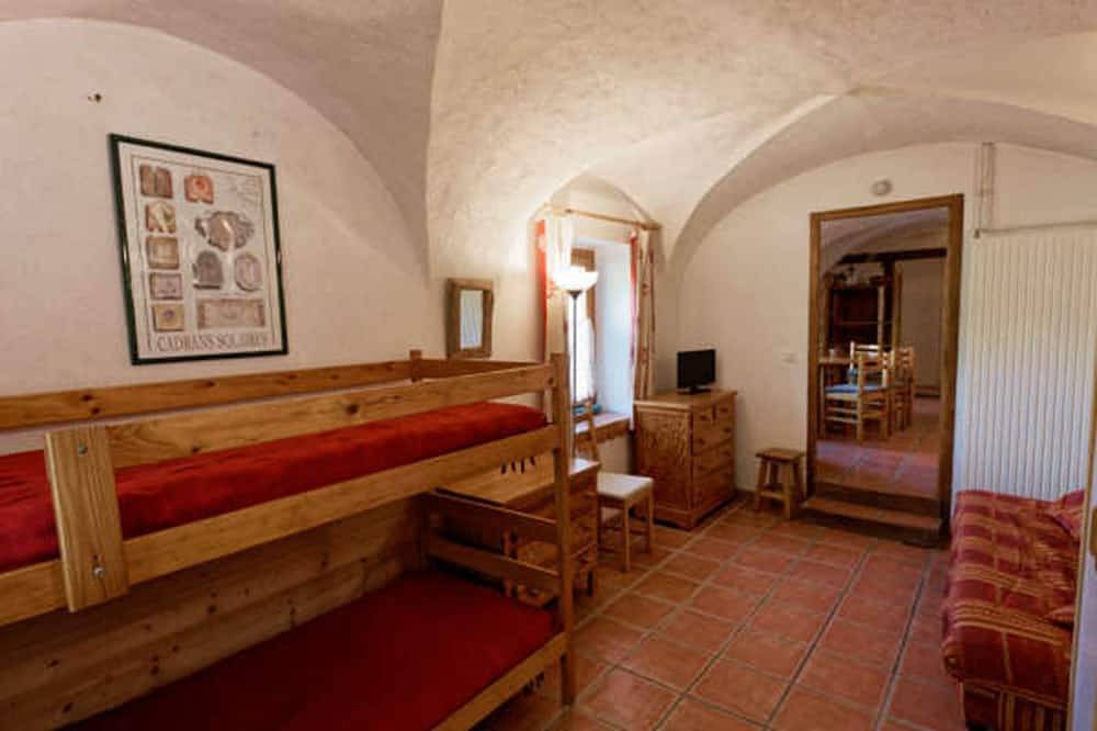 Apartamento entero, Le Clot Saint Joseph, descanso natural en el corazón del Parc des Ecrins in Vallouise-Pelvoux, Parque Nacional de los Ecrins