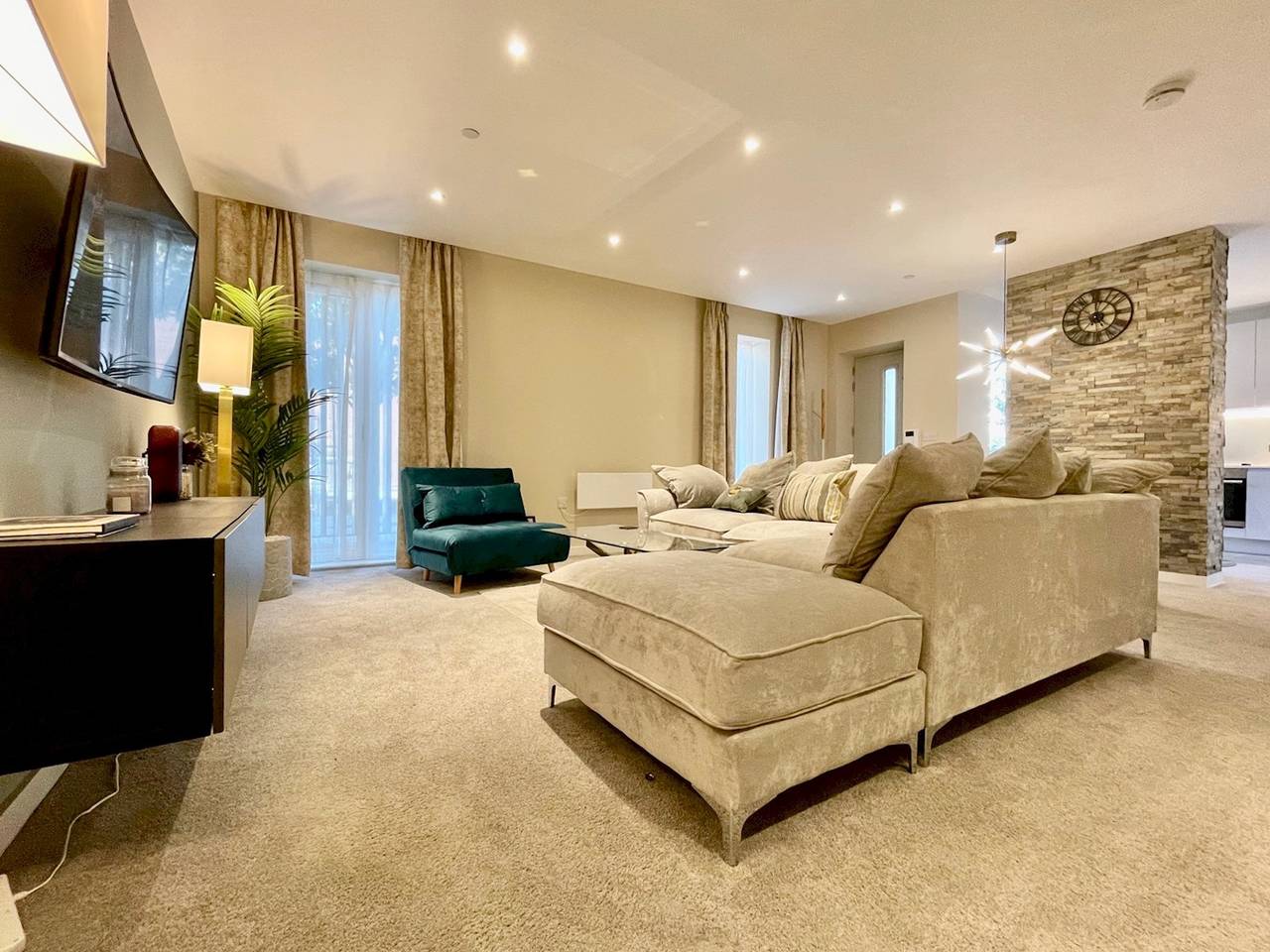 Pass the Keys | Stylish Central Manchester townhouse with parking in Grand Manchester