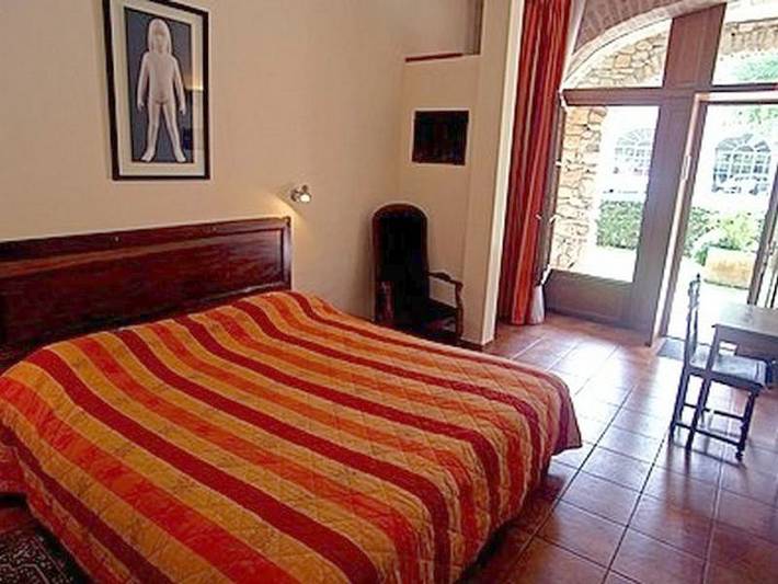 Hôtel pour 2 personnes, avec piscine ainsi que terrasse et jardin à Les Mages - 3