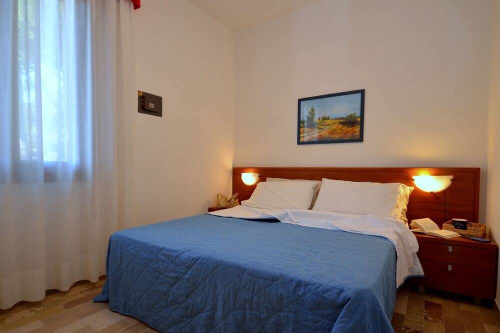 Ganze Wohnung, Ferienwohnung mit Balkon und Klimaanlage in Bibione, Venedig Provinz