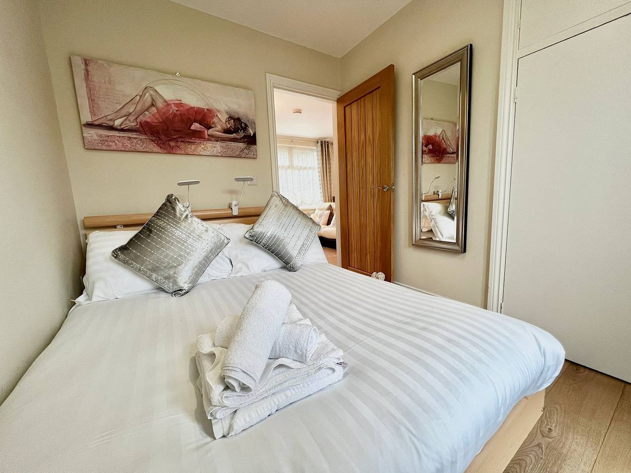 Modern Cosy home, Limeslade Bay - Pass the Keys in Swansea region