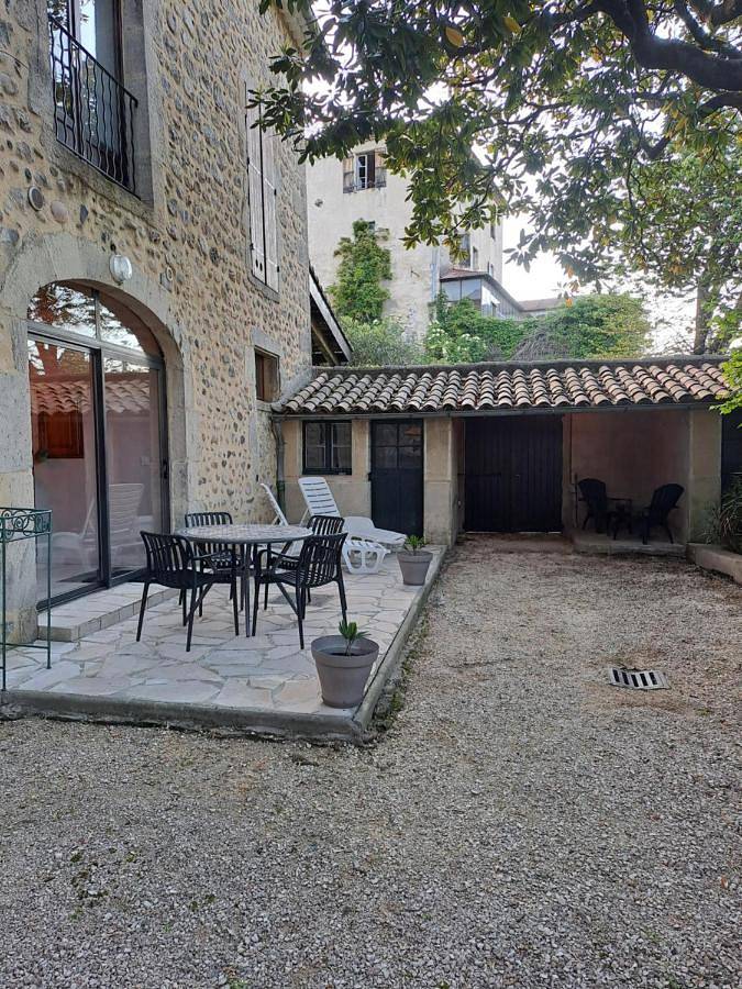 Gîte pour 4 personnes, avec jardin ainsi que piscine et terrasse à Aubenas - 3