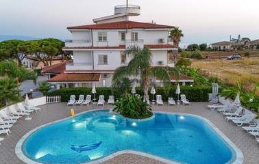 Ferienwohnung für 4 Personen, mit Pool und Whirlpool in Faro Capo Vaticano