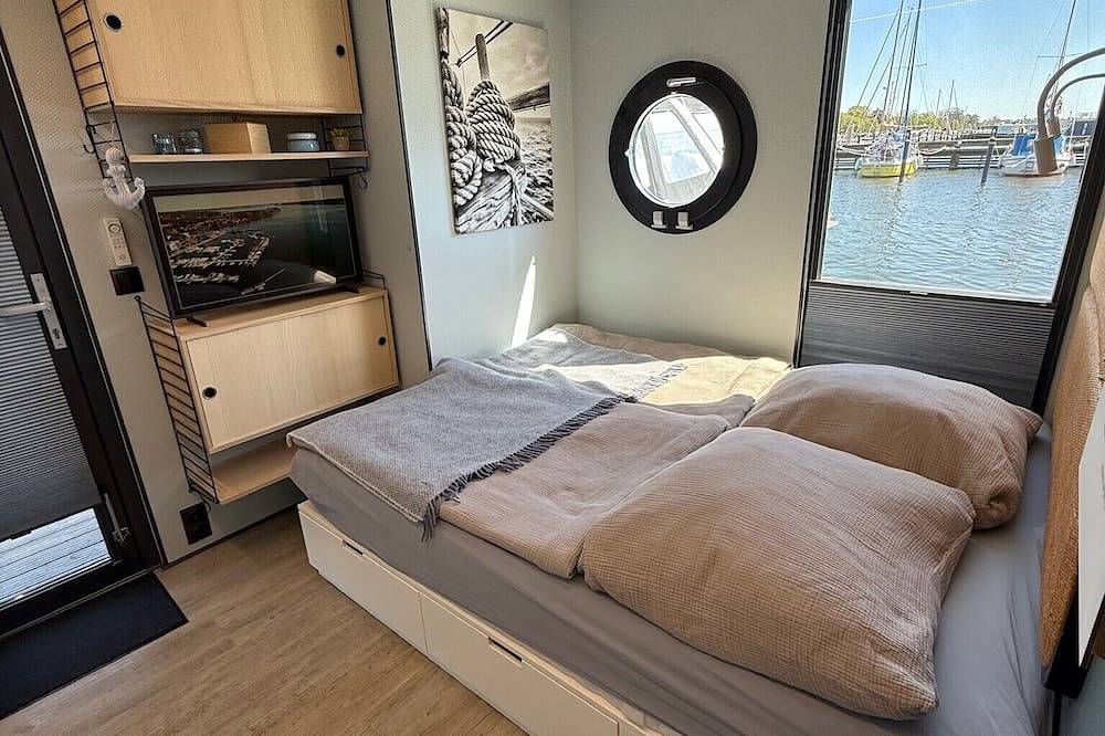 Hausboot Fjord Ankerplatz mit Bio-Sauna und Dachterrasse in Schleswig in Schleswig, Grünes Binnenland