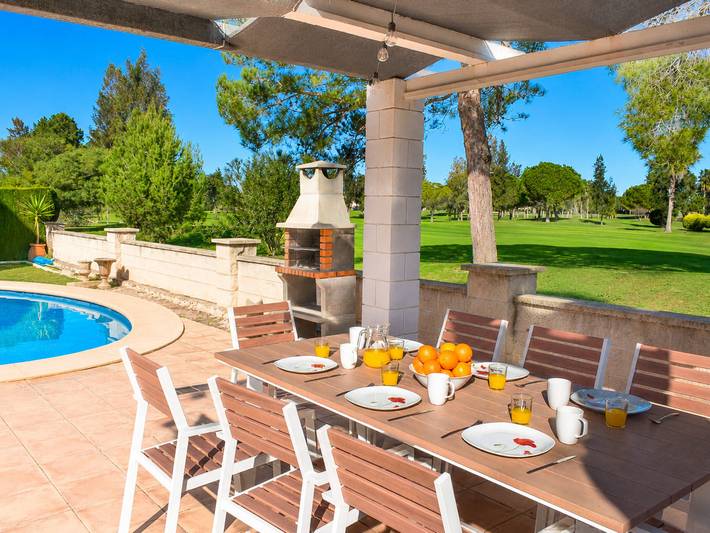 Villa für 8 Personen, mit Balkon und Terrasse sowie Garten in Oliva