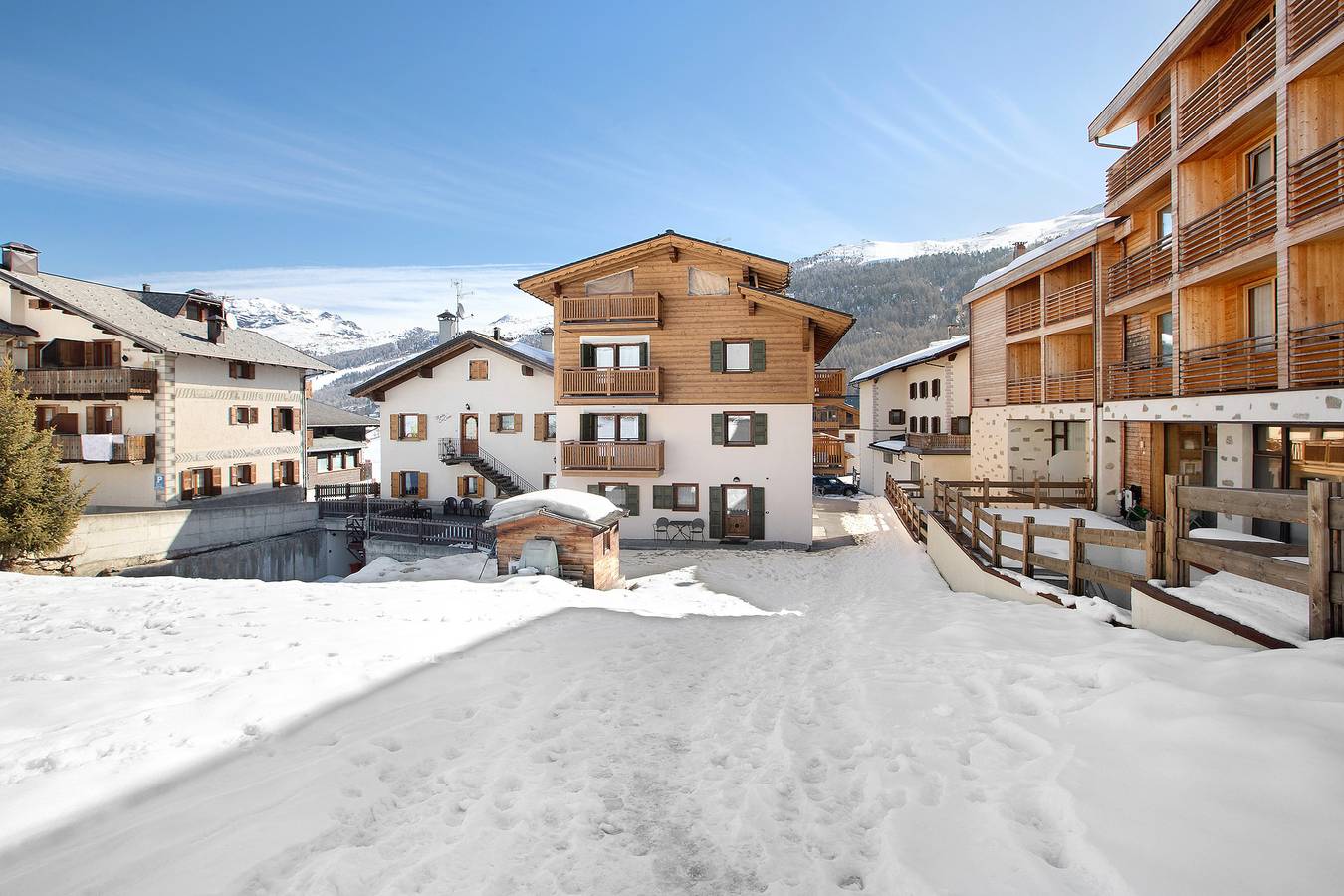 Ganze Wohnung, Ferienwohnung Baita Doss mit Bergblick, Balkonen und Wlan in Livigno (Stadt), Livigno