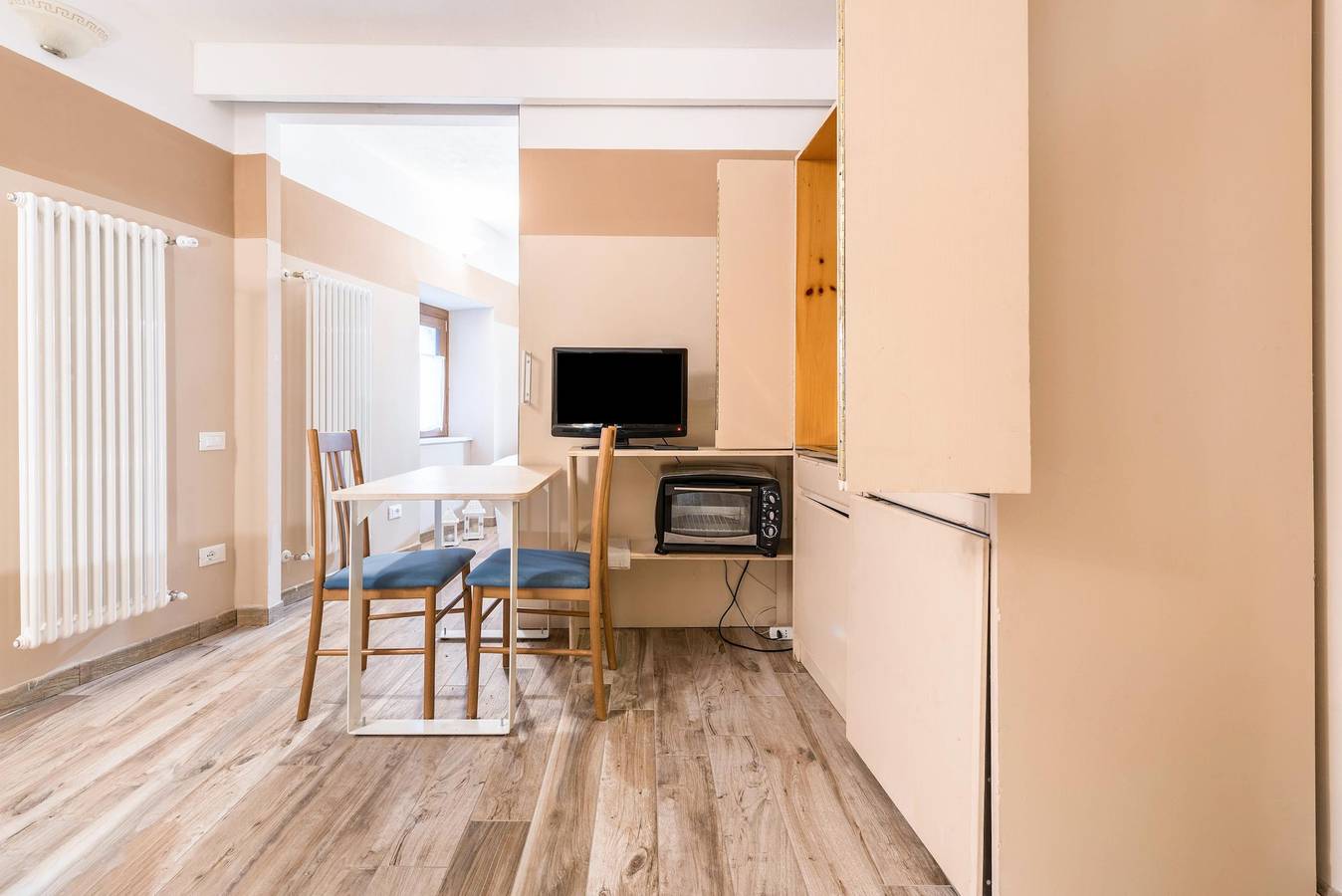 Ganze Wohnung, Ferienwohnung Agriturismo "Al Gallo Nero Miele" am Gardasee mit Bergblick & Terrasse in Tenno, Gardasee-Berge