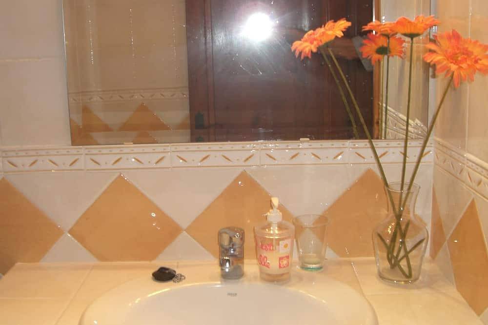Casa rustica con piscina en Girona in Fornells de la Selva, Gironés