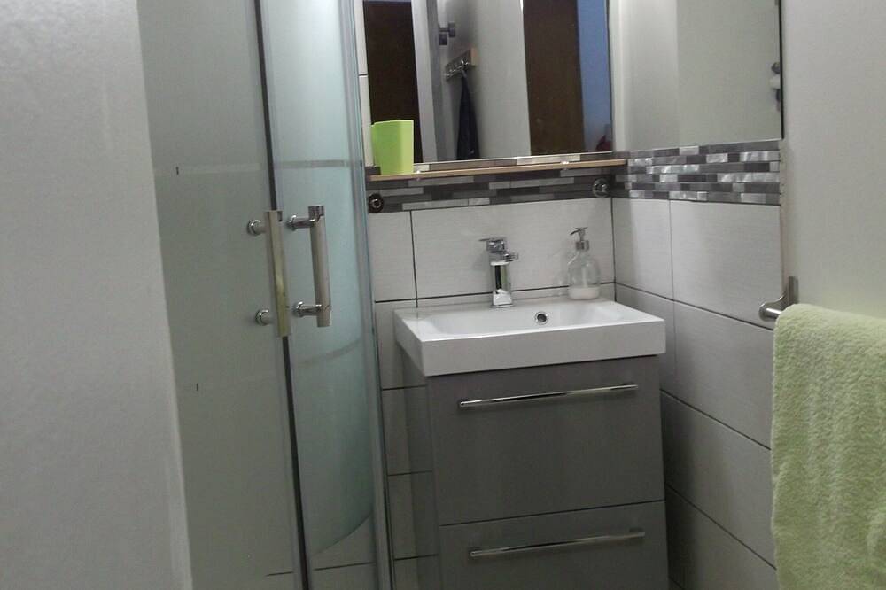 Appartement entier, Dans quartier calme très bel F1 28m2, parking, Wi-Fi, idéal cure thermale, stage in Clermont-Ferrand, Parc naturel régional des Volcans d'Auvergne