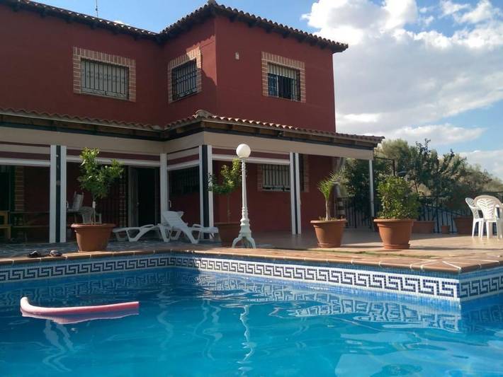 Chalet para 12 personas, con jardín además de piscina y terraza, Se admiten mascotas en Castilla-La Mancha - 3