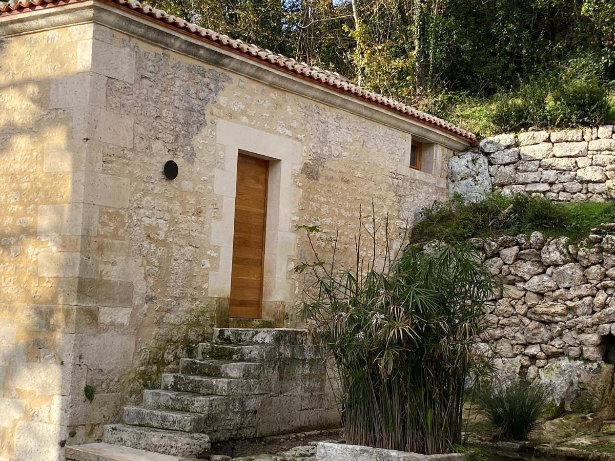 Deluxe Double Room with Bath in Angoulême, Charente