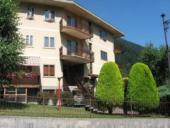 Appartamento per 5 persone, con giardino e panorama in Arta Terme