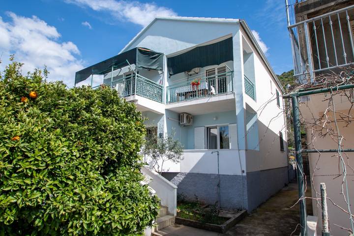 Ganze Wohnung, 2-Zimmer-Ferienwohnung mit Terrasse und Meerblick Luka Dubrava, Peljesac -b in Dubrovnik-Neretva