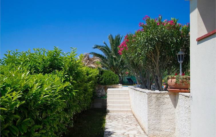 Acogedor apartamento de 1 dormitorio con piscina, wifi y a 1 km de la playa de Bijela in Premantura, Costa sur de Istria