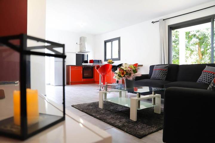 Location de vacances pour 4 personnes, avec jardin ainsi que vue et piscine dans Le Quatorzieme - 3