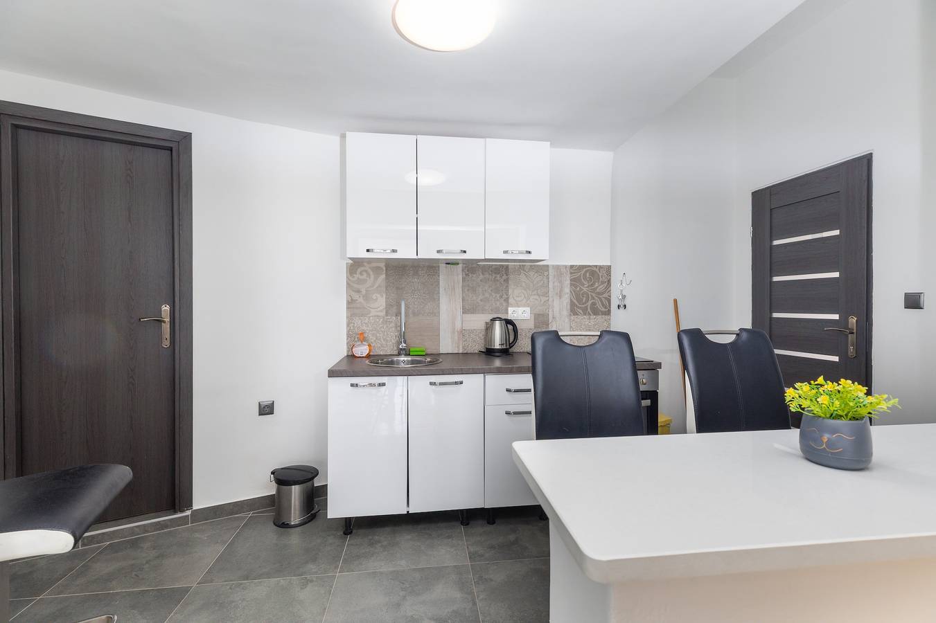 Ganze Wohnung, Studio Appartement mit Terrasse und Meerblick Duce, Omis -b in Dugi Rat, Omis-Riviera