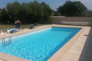 Location de vacances pour 4 personnes, avec terrasse et jardin à Clarensac