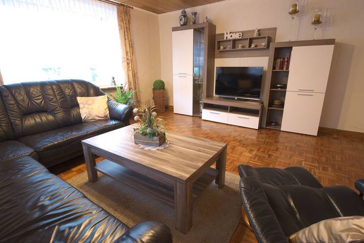 Ferienhaus mit Meerblick für 5 Personen, mit Terrasse und Balkon/Terrasse in Ostfriesland - 2