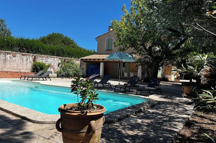 Location de vacances pour 8 personnes, avec Balcon et Jardin à Saint-Geniès-de-Comolas