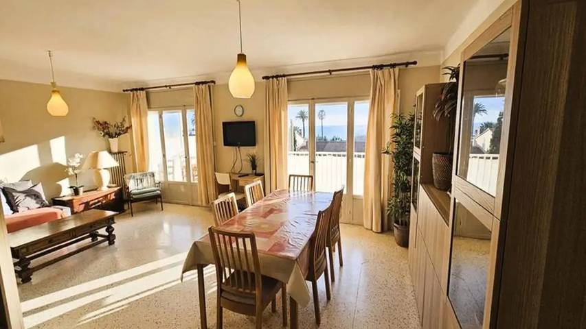 Gîte pour 7 personnes, avec terrasse dans Plage des Sablettes - 4
