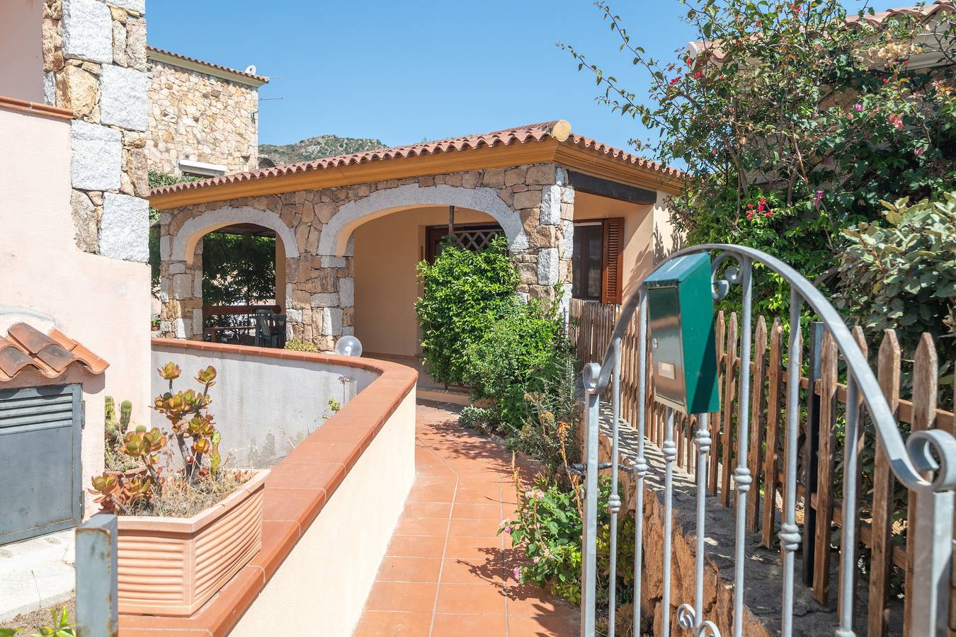 Hel lejlighed, Apartment 'Ponza' with Private Terrace, Private Garden and Air Conditioning in Case Peschiera-Lu Fraili, San Teodoro