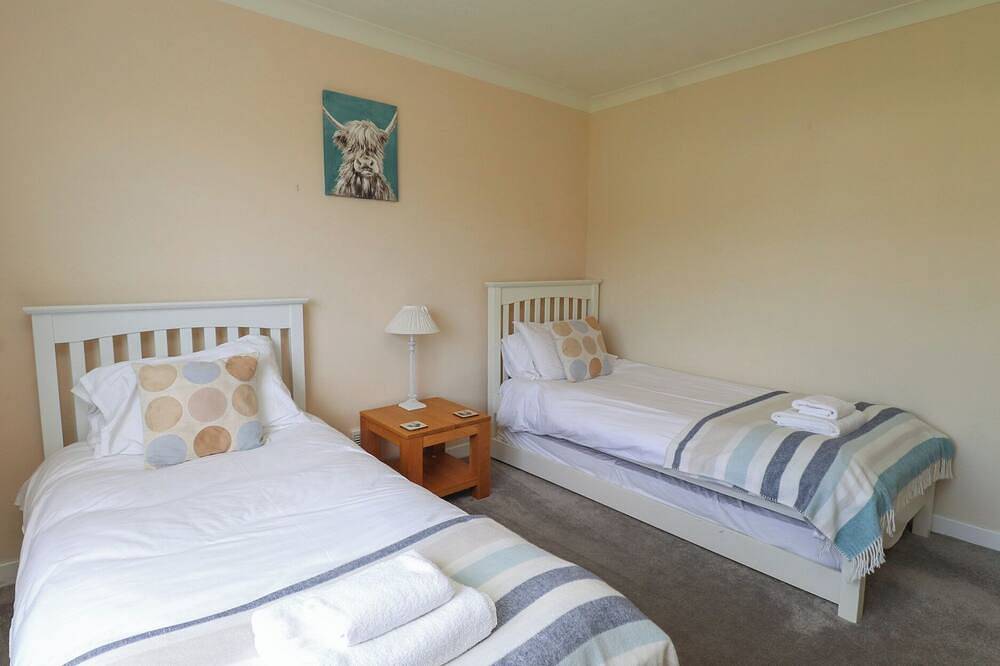 Bro Mebyd, pet friendly, country holiday cottage in Criccieth in Criccieth, Gwynedd