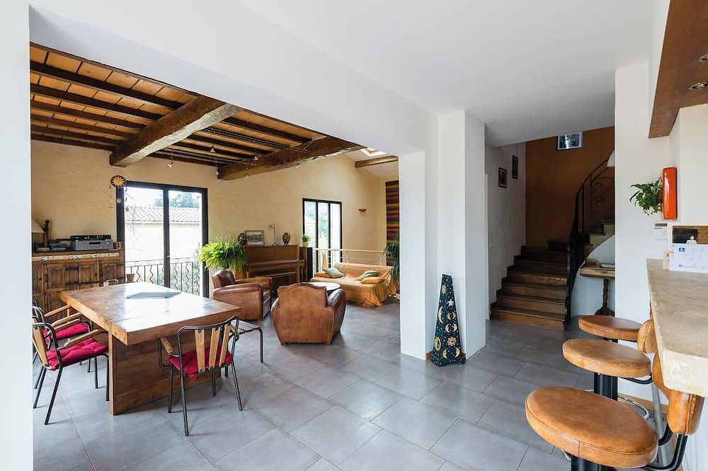 Location Grande Villa au Soleil D'avignon in Châteauneuf-de-Gadagne, Vaucluse